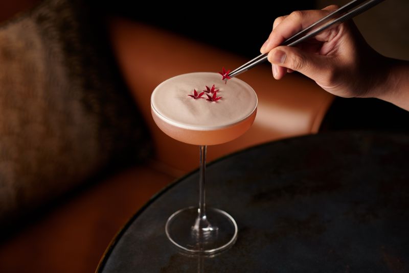 MANHATTAN BAR (SINGAPORE) - VERA WANG KISS AND CRY 